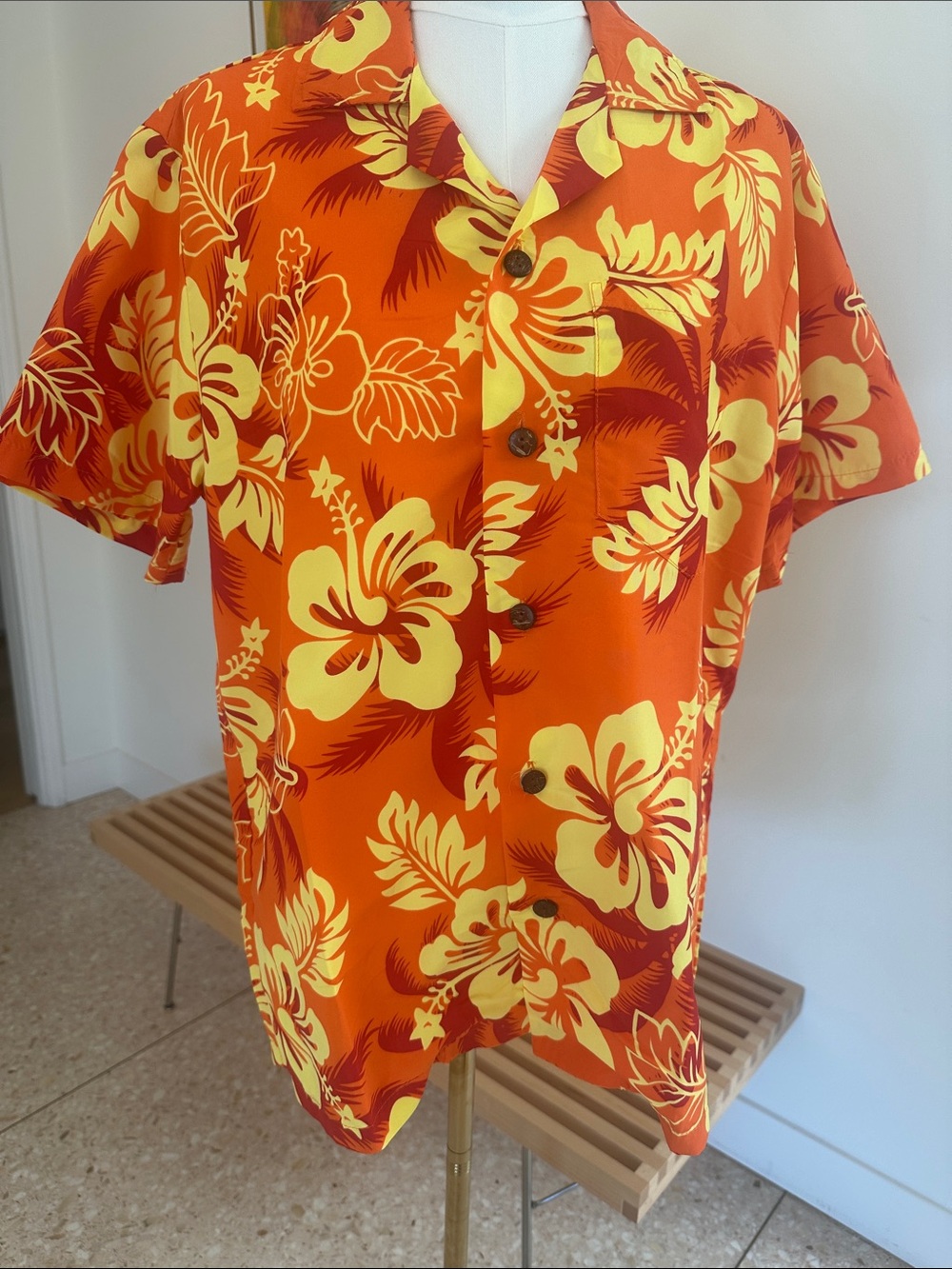 Hawaiian button down shirt men’s small like new